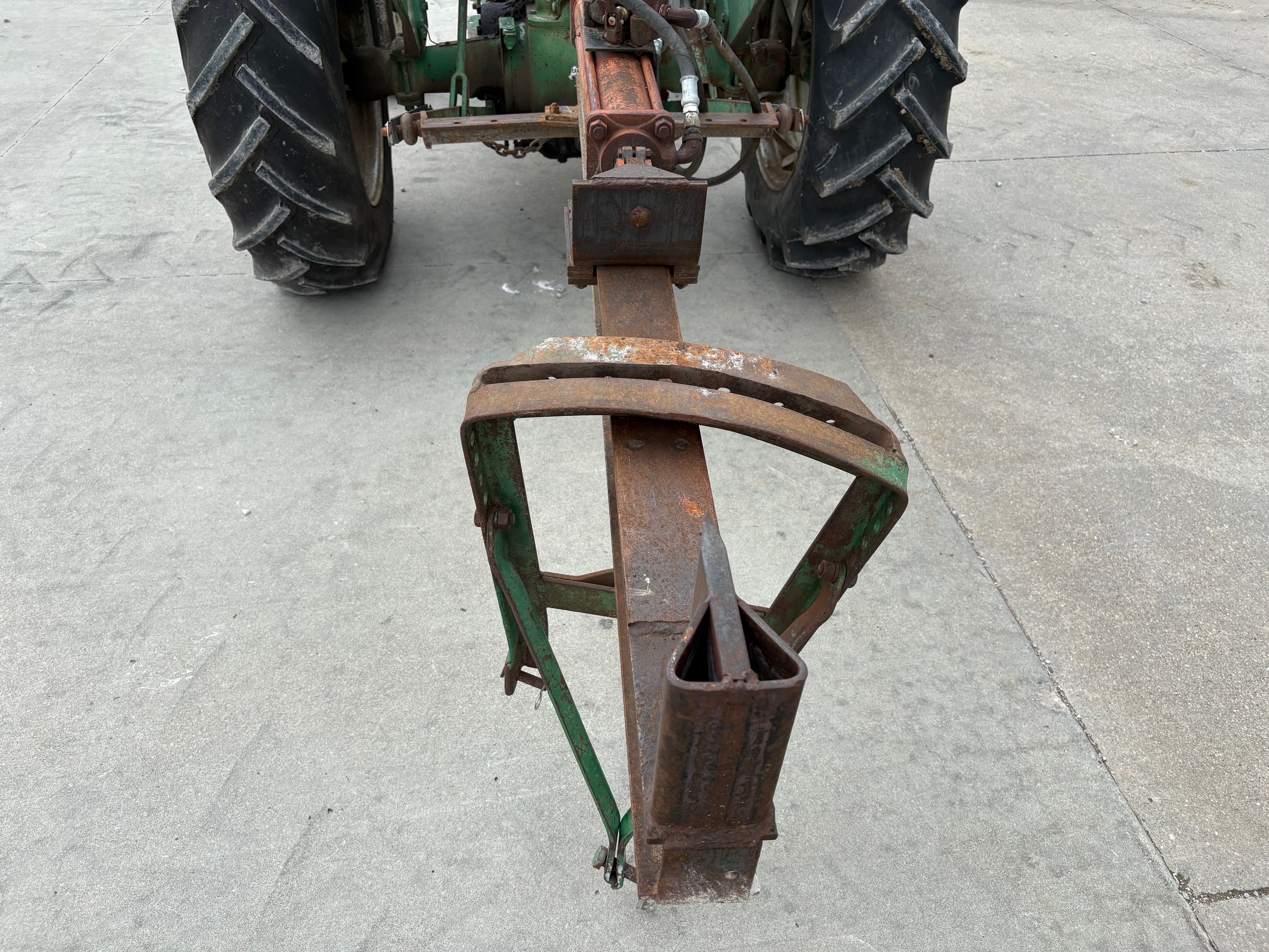 1966 Oliver 550 Tractor