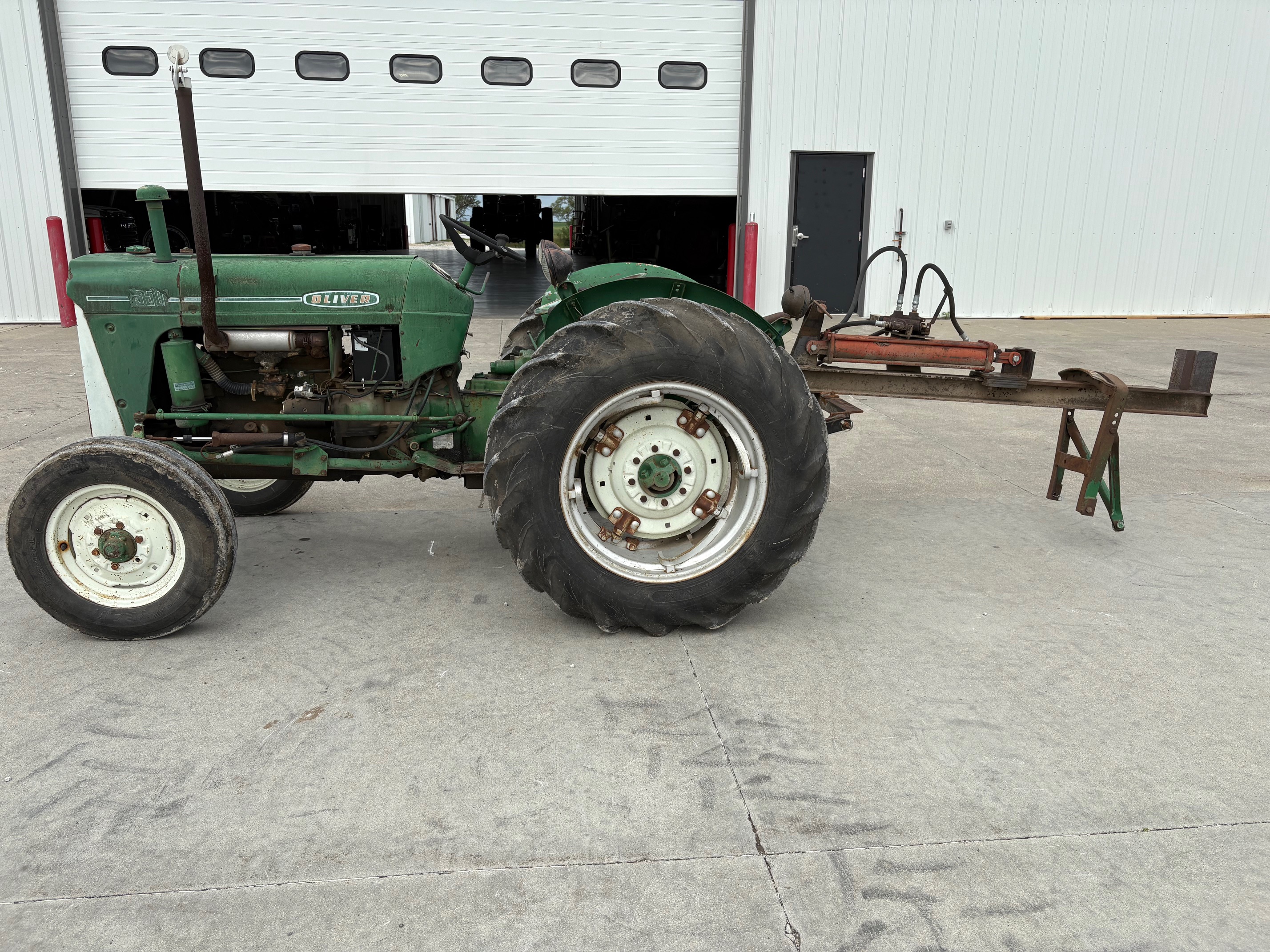 1966 Oliver 550 Tractor