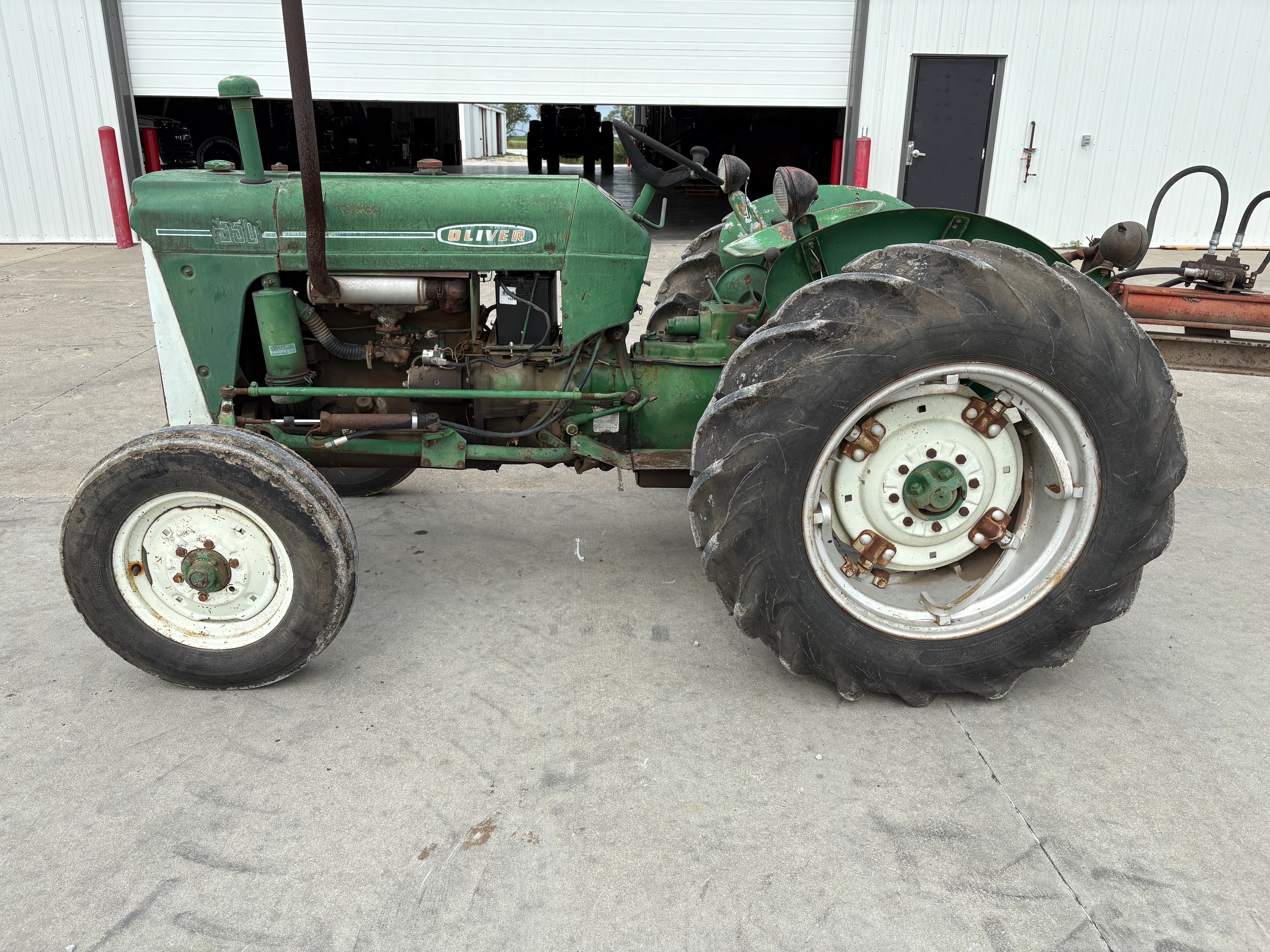 1966 Oliver 550 Tractor
