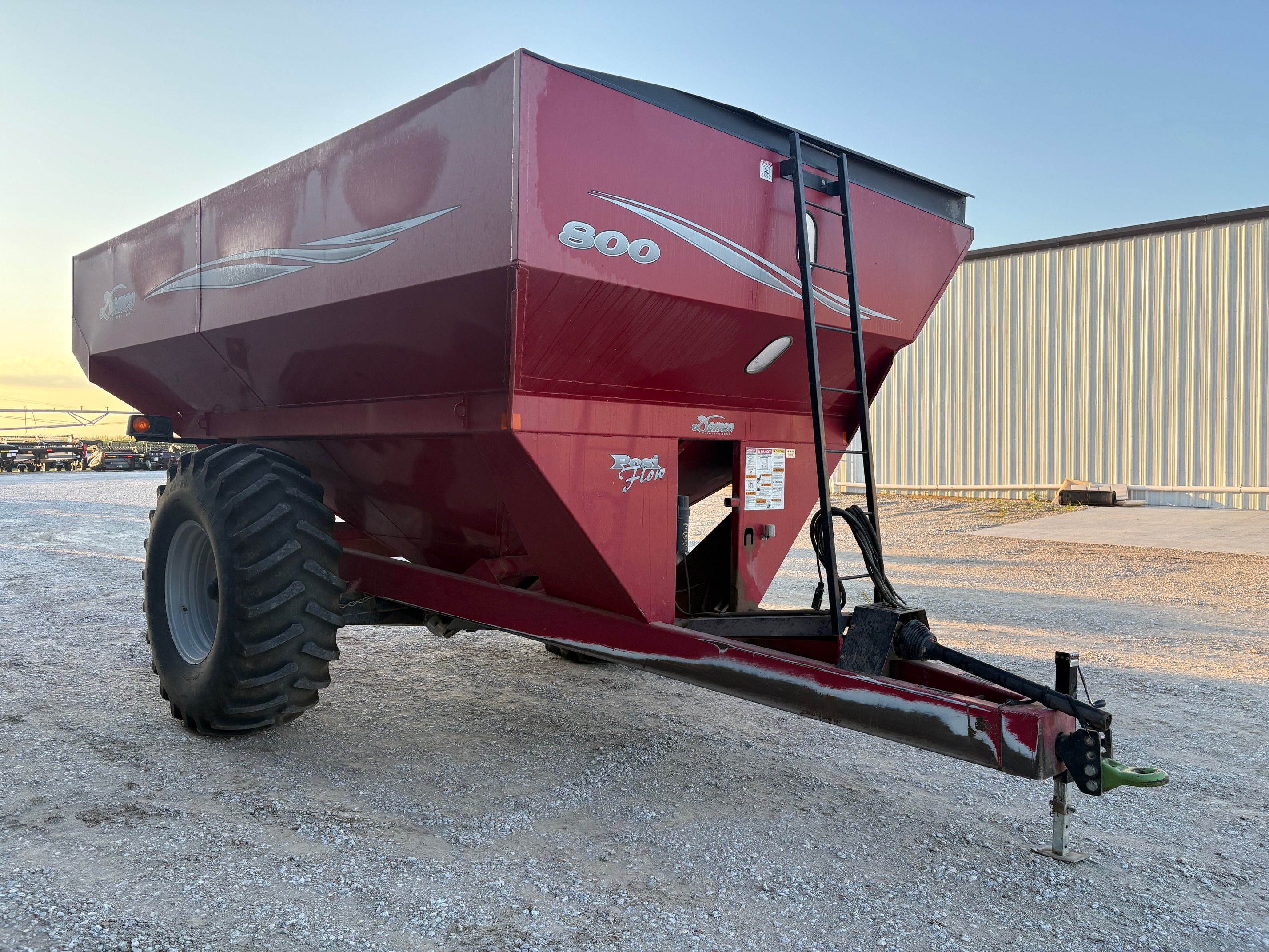 2008 Demco 800 Grain Cart