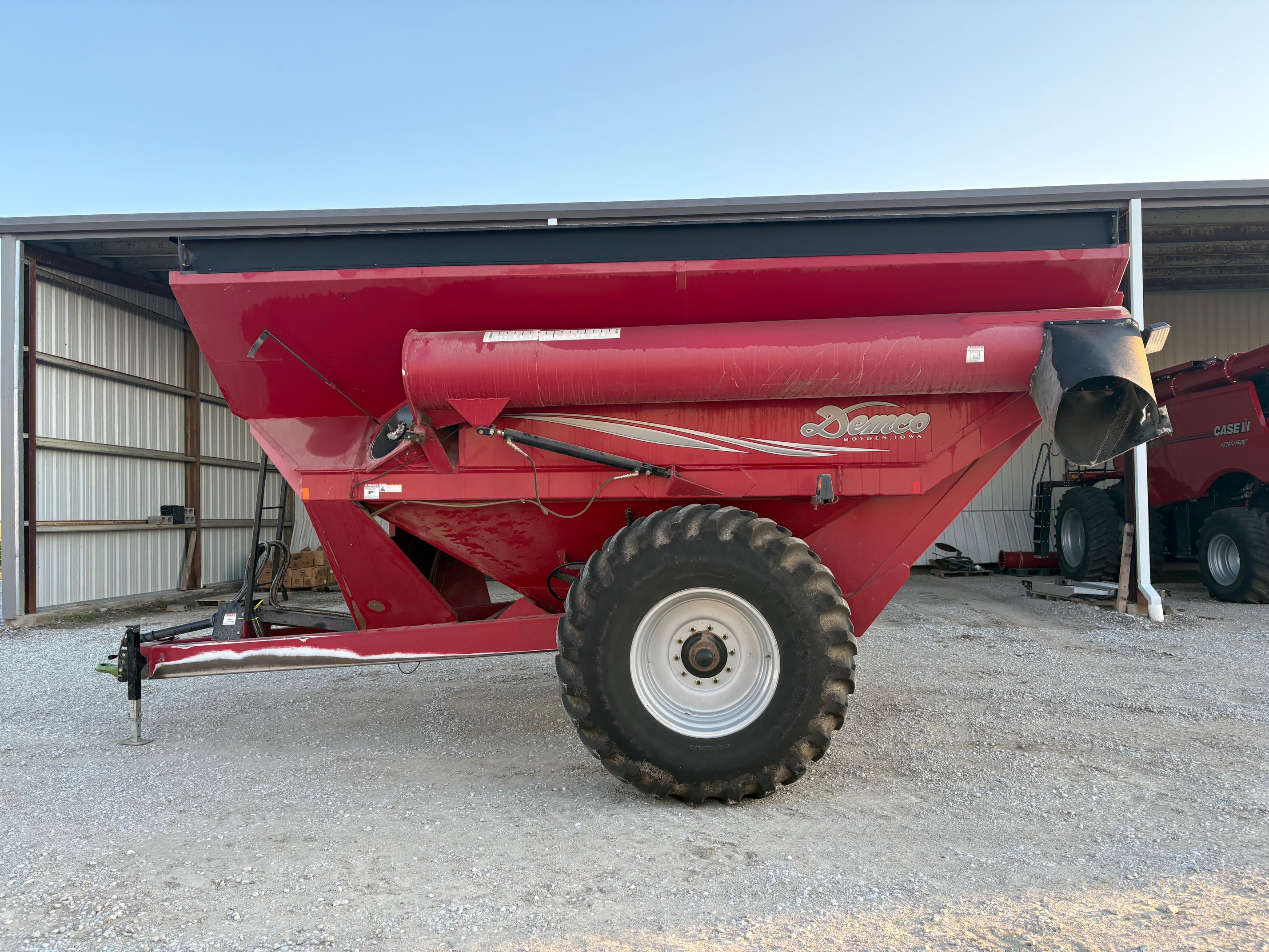 2008 Demco 800 Grain Cart