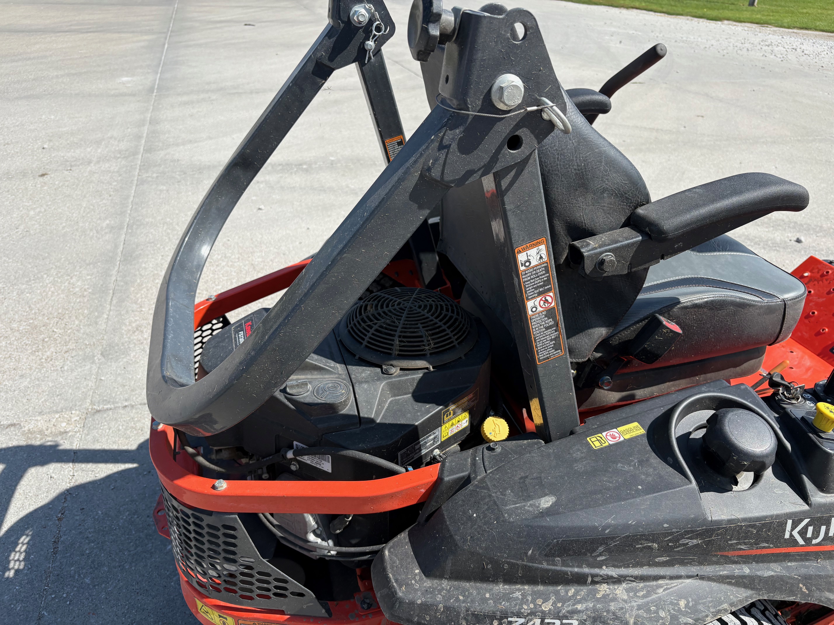 2023 Kubota Z422KWT-60 Mower/Zero Turn
