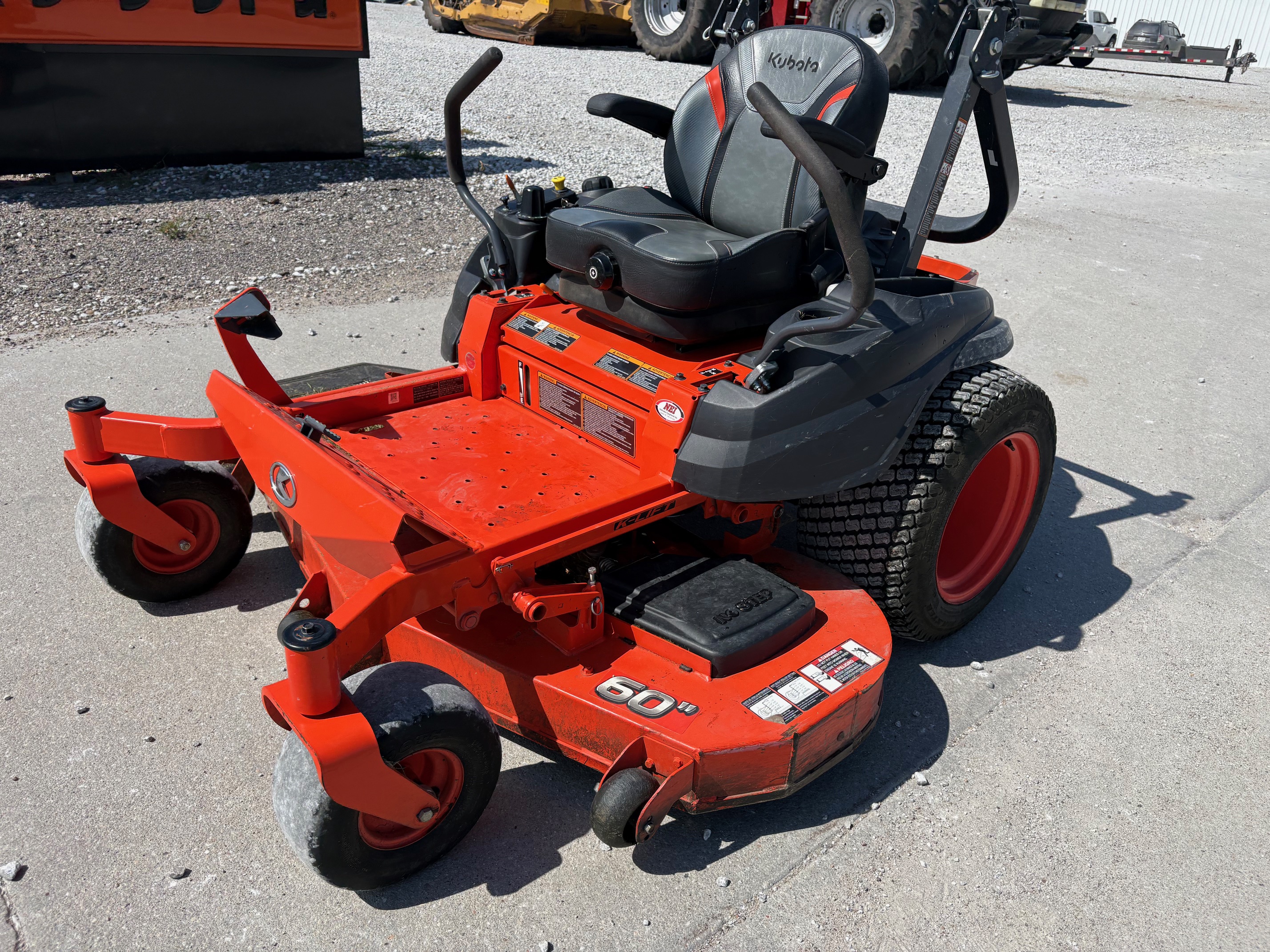 2023 Kubota Z422KWT-60 Mower/Zero Turn