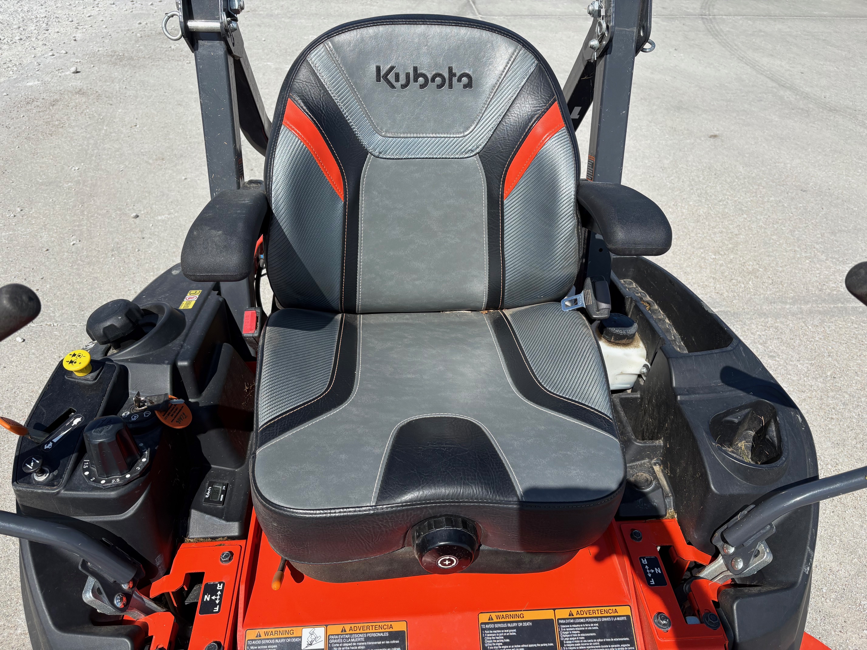 2023 Kubota Z422KWT-60 Mower/Zero Turn