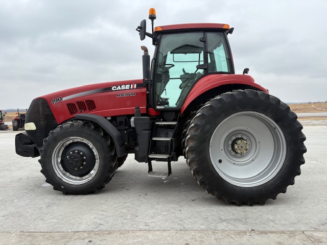 2009 Case IH Magnum 190 Tractor