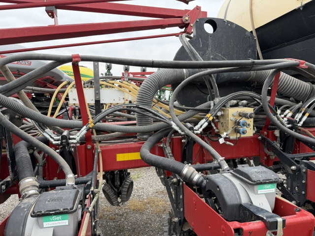 2009 Case IH 1250 16R30 Planter