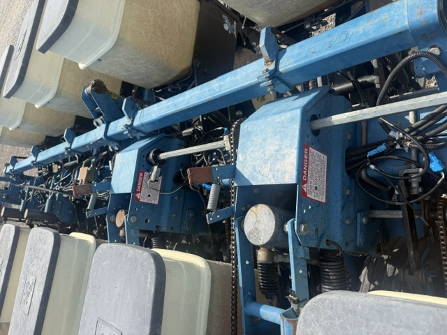 1994 Kinze 2000 Planter