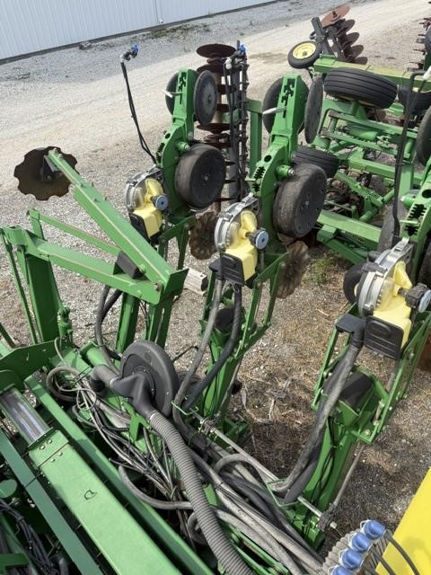 2006 John Deere 1790 Planter