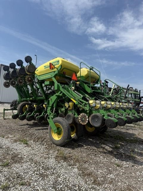 2006 John Deere 1790 Planter