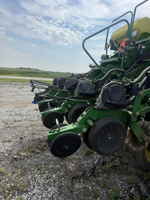 2006 John Deere 1790 Planter