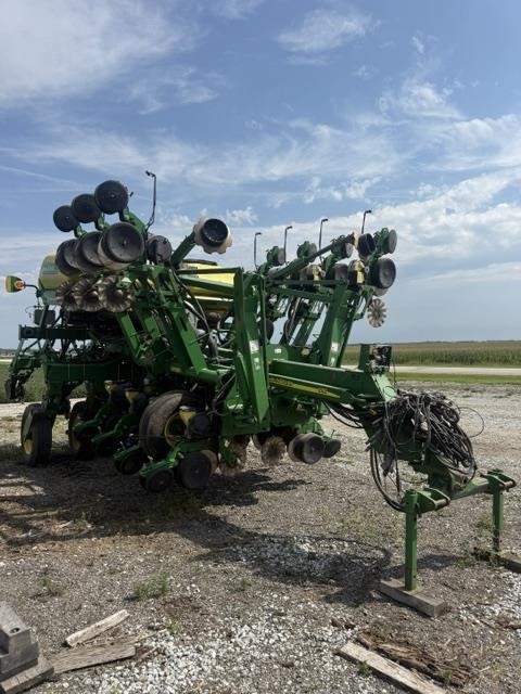 2006 John Deere 1790 Planter