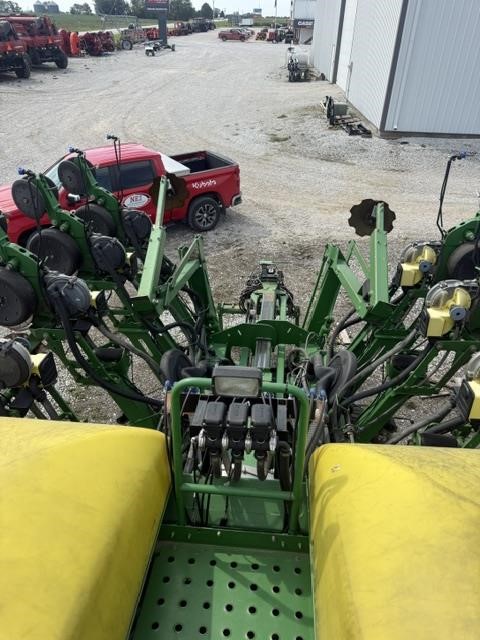 2006 John Deere 1790 Planter