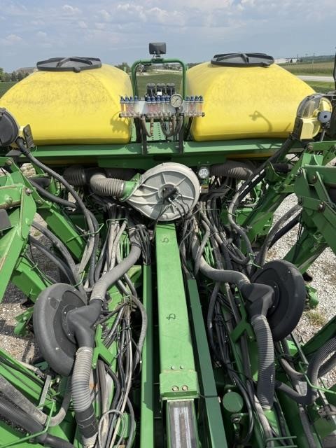 2006 John Deere 1790 Planter