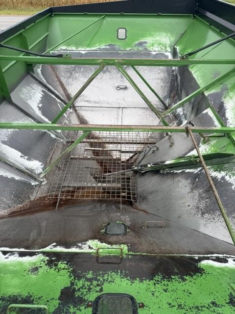 2004 Brent 880 Grain Cart