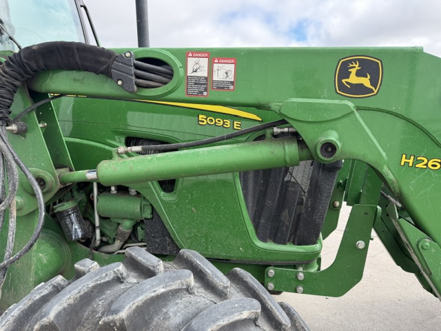 2013 John Deere 5093E Tractor