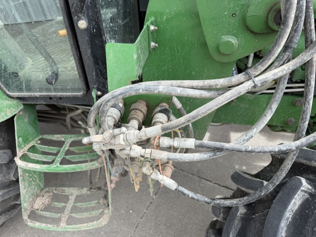 2013 John Deere 5093E Tractor
