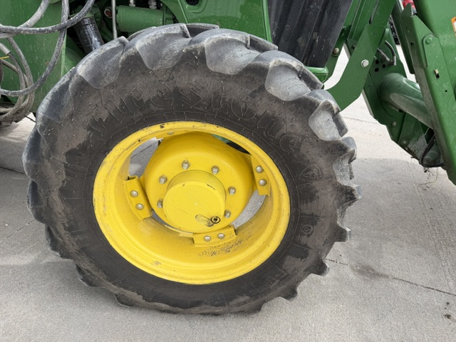 2013 John Deere 5093E Tractor