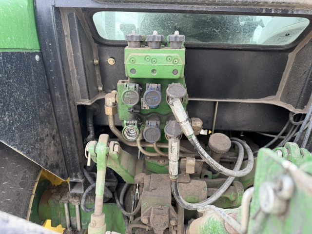 2013 John Deere 5093E Tractor