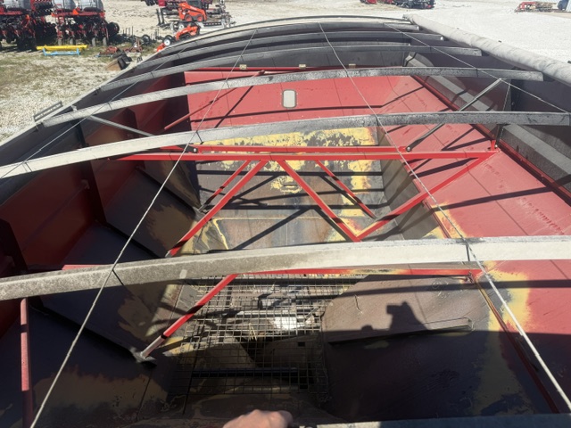 2014 Brent 1082 Grain Cart