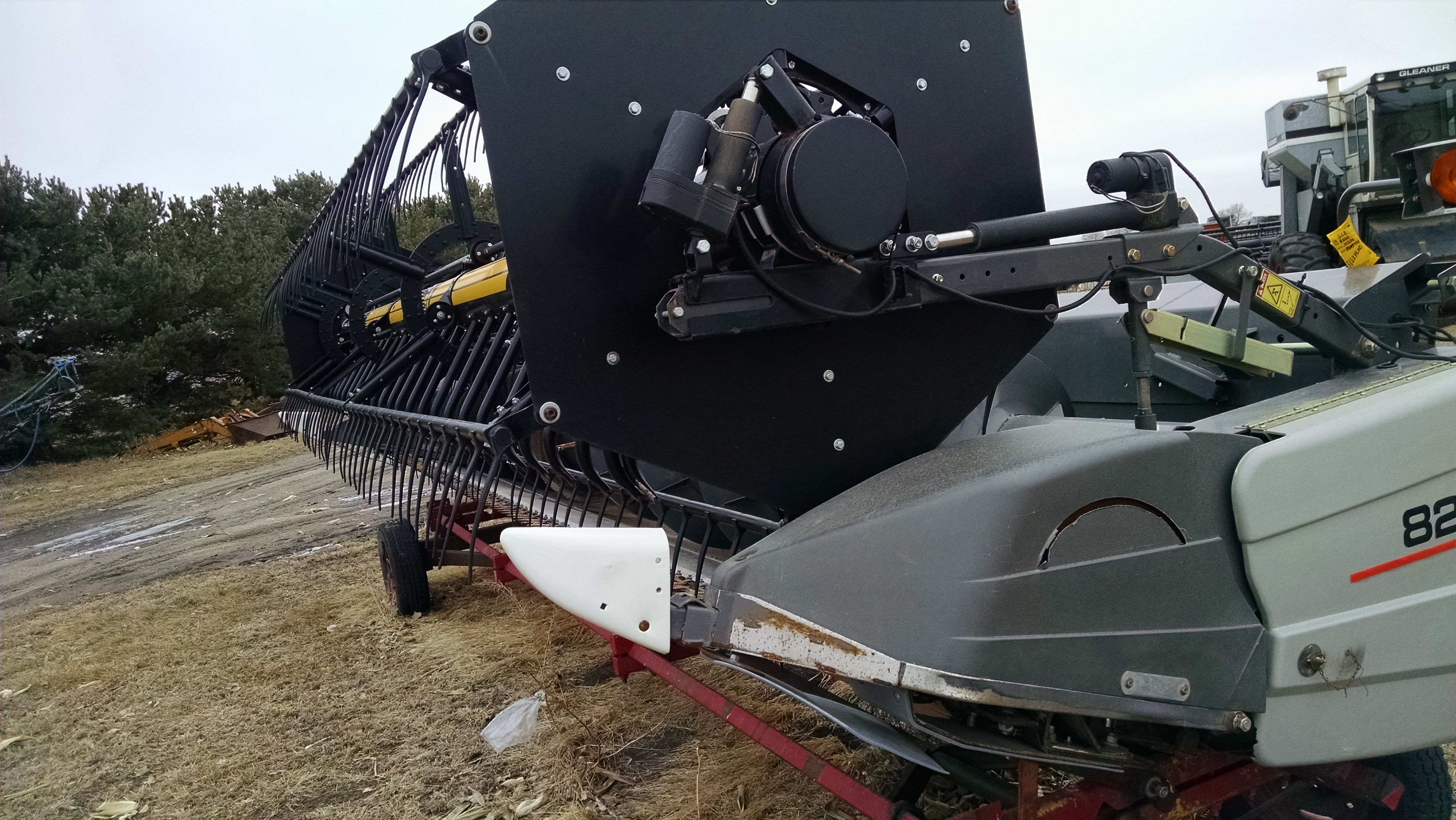 2009 Gleaner 8200 Header Combine