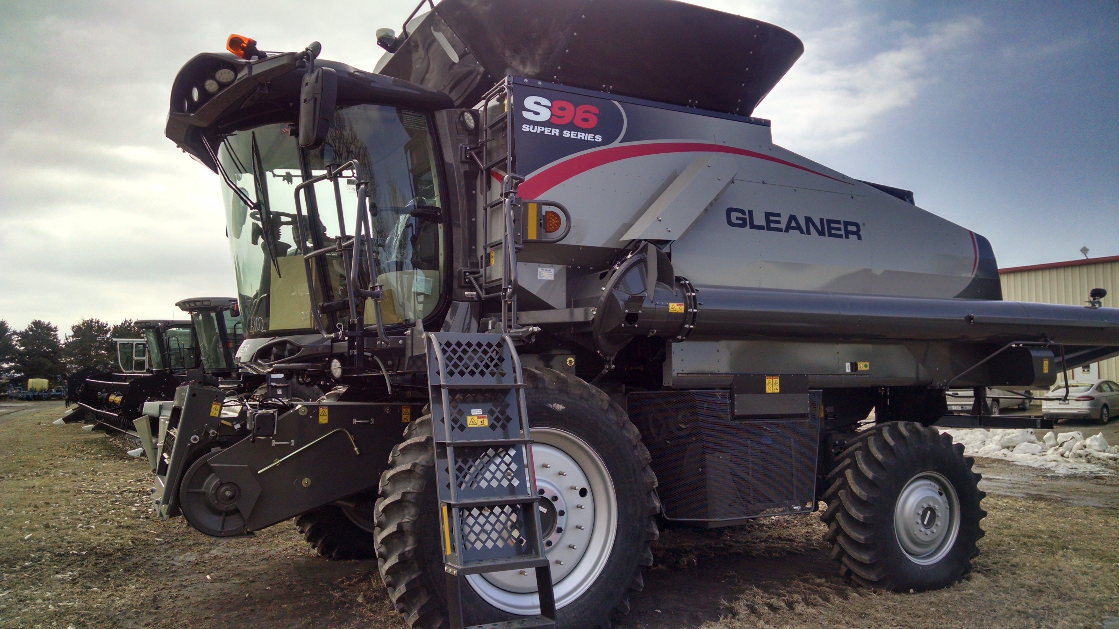 Used gleaner combines for sale