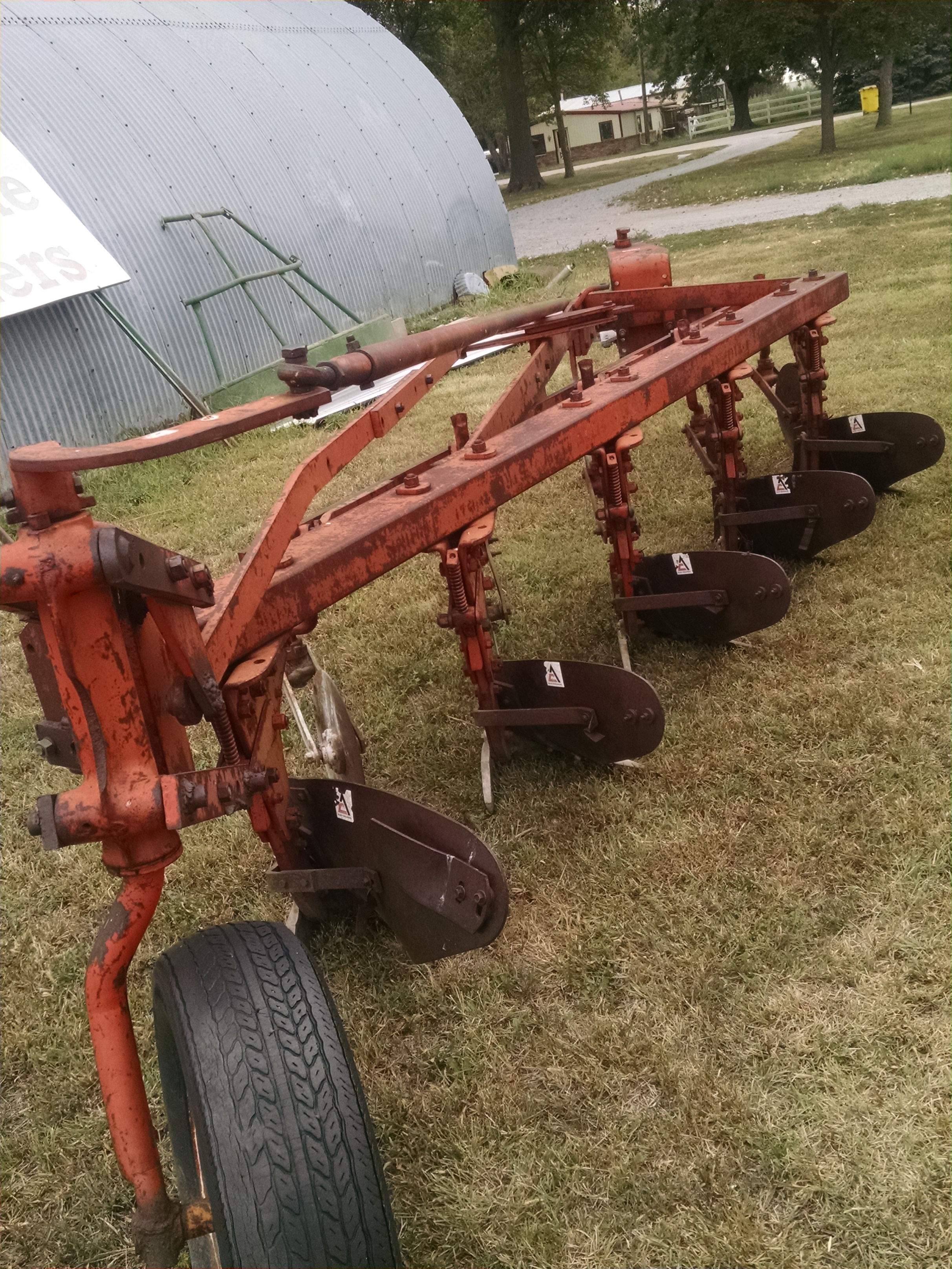 1975 Allis Chalmers 5B Plow