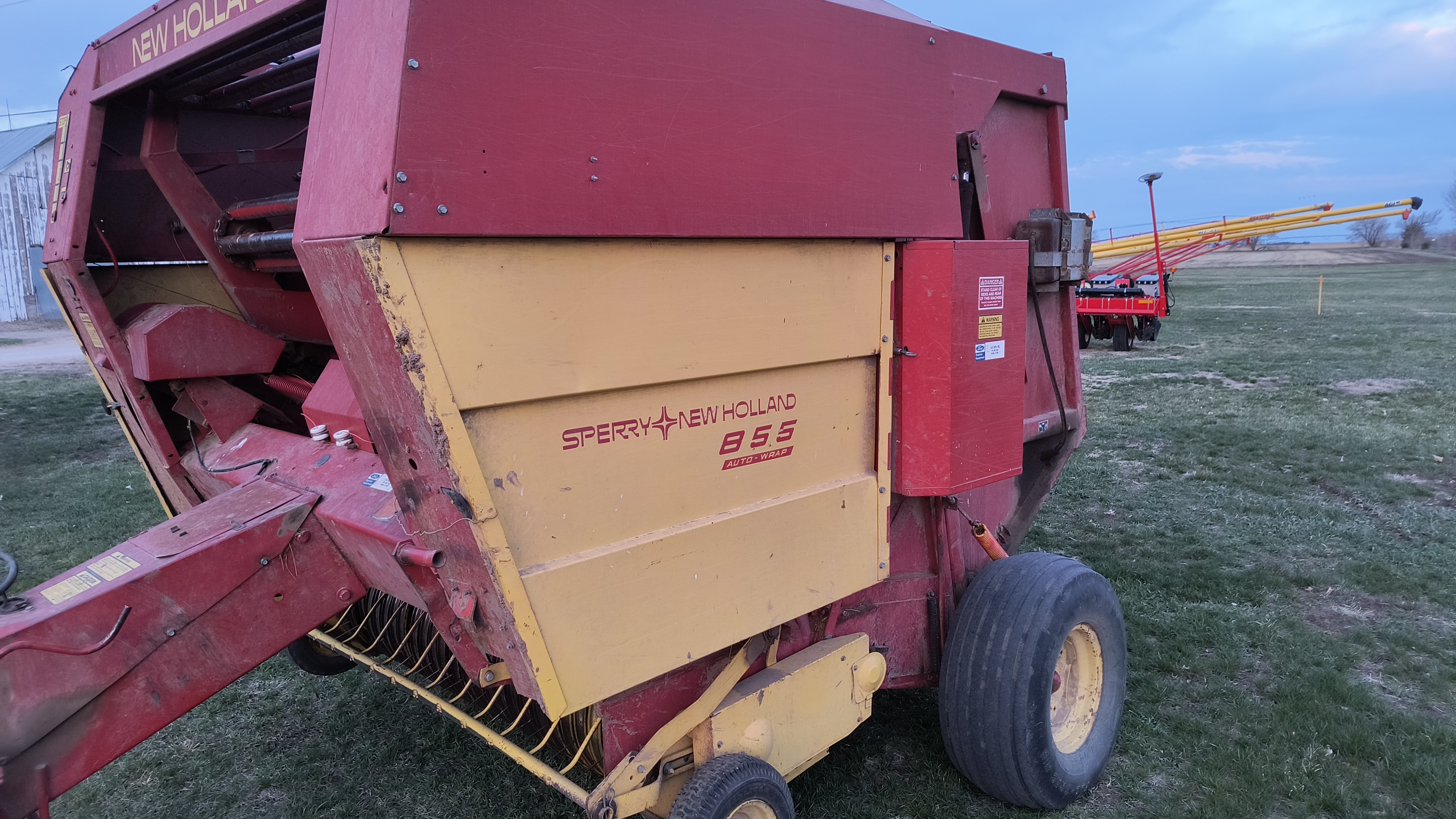 1983 New Holland 855 Baler/Round