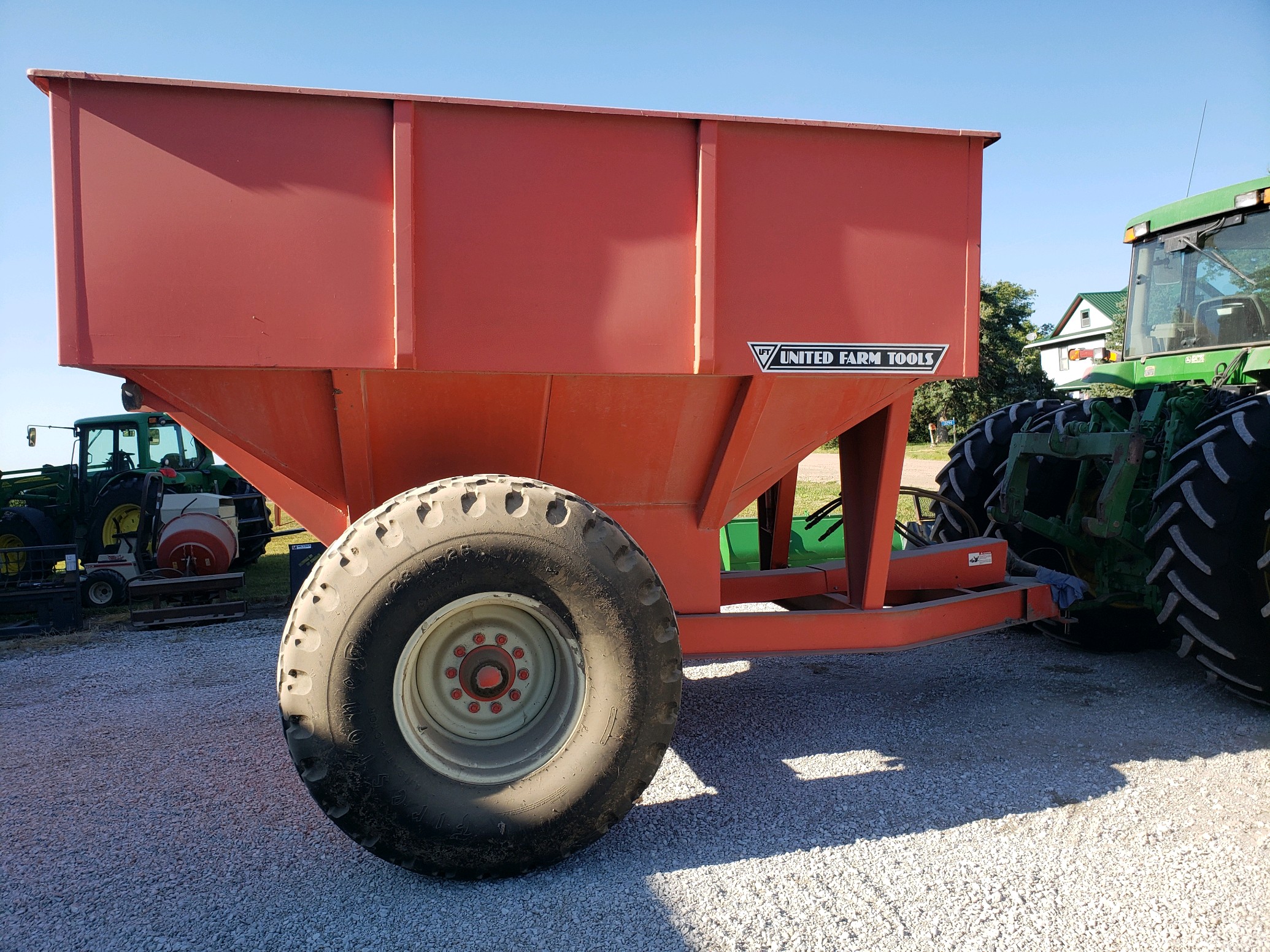 1985 United Farm Tools 500 Grain Cart