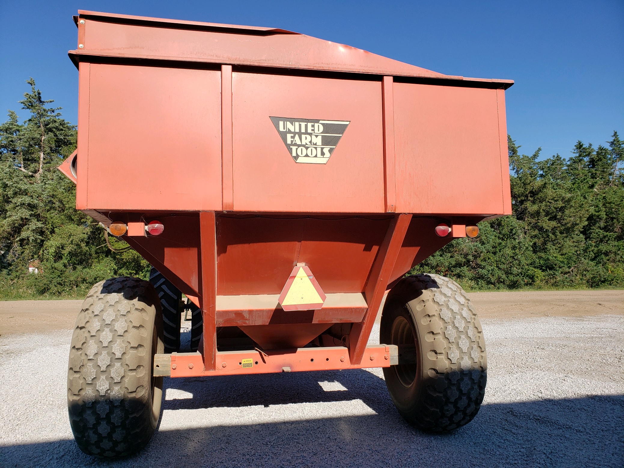 1985 United Farm Tools 500 Grain Cart