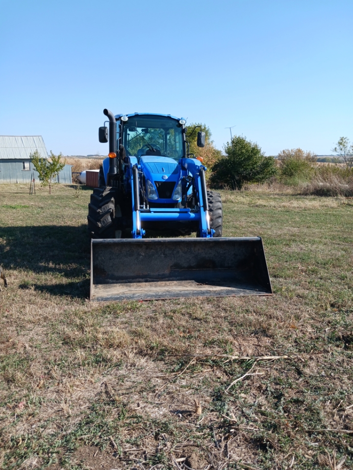 2015 New Holland T4-100 Tractor