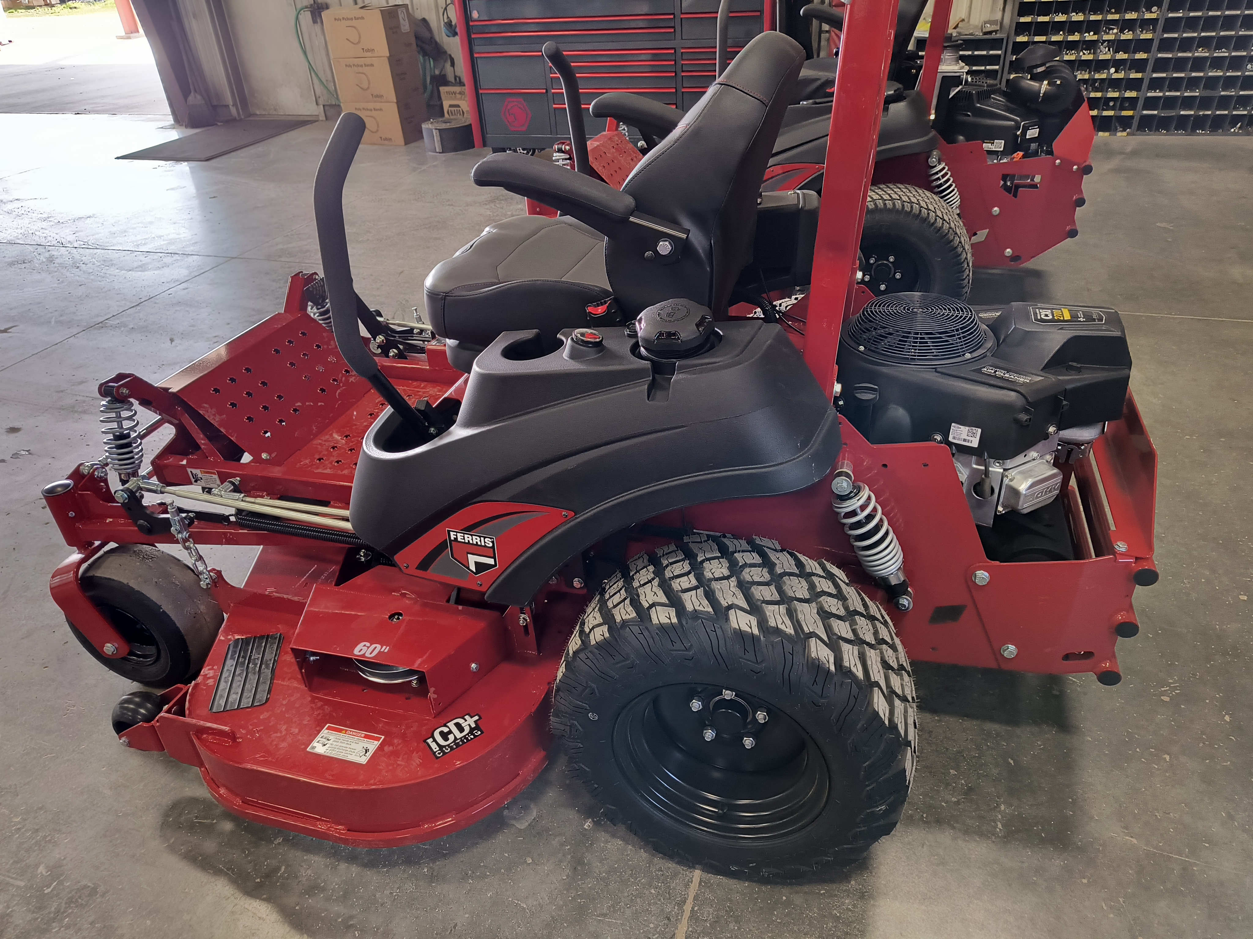 2025 Ferris ISX800 27 Mower/Zero Turn