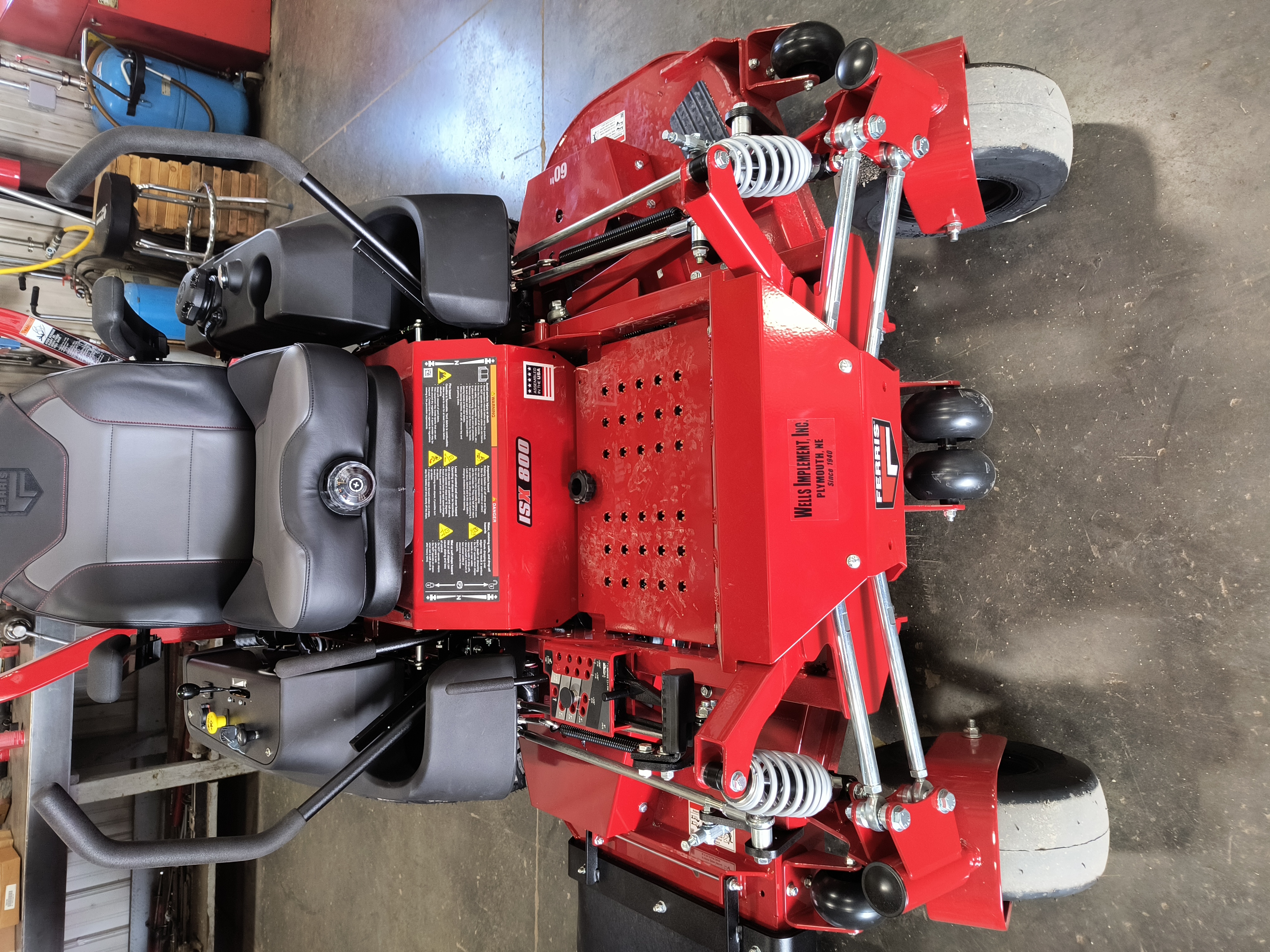 2025 Ferris ISX800 27 Mower/Zero Turn