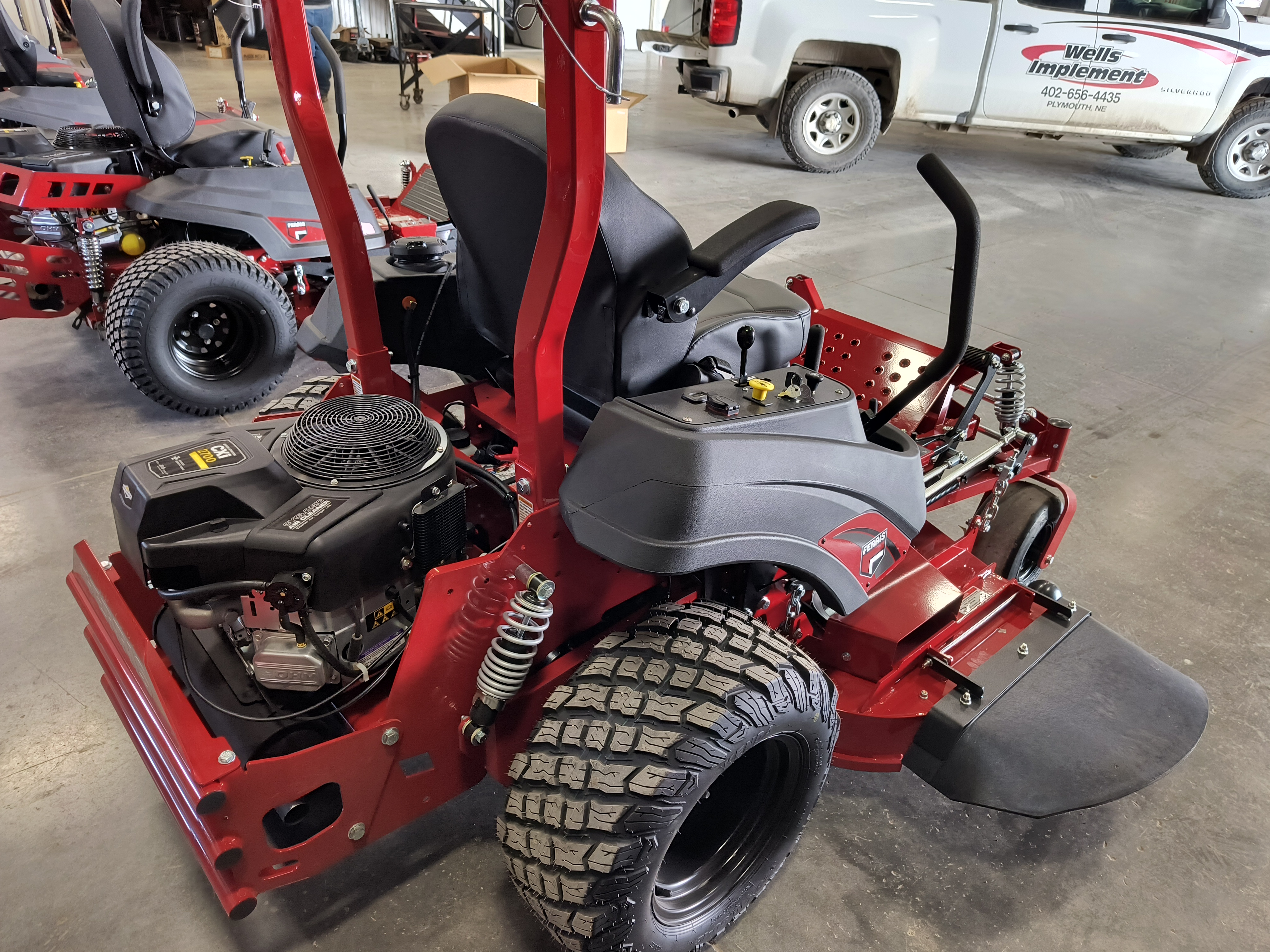 2025 Ferris ISX800 27 Mower/Zero Turn