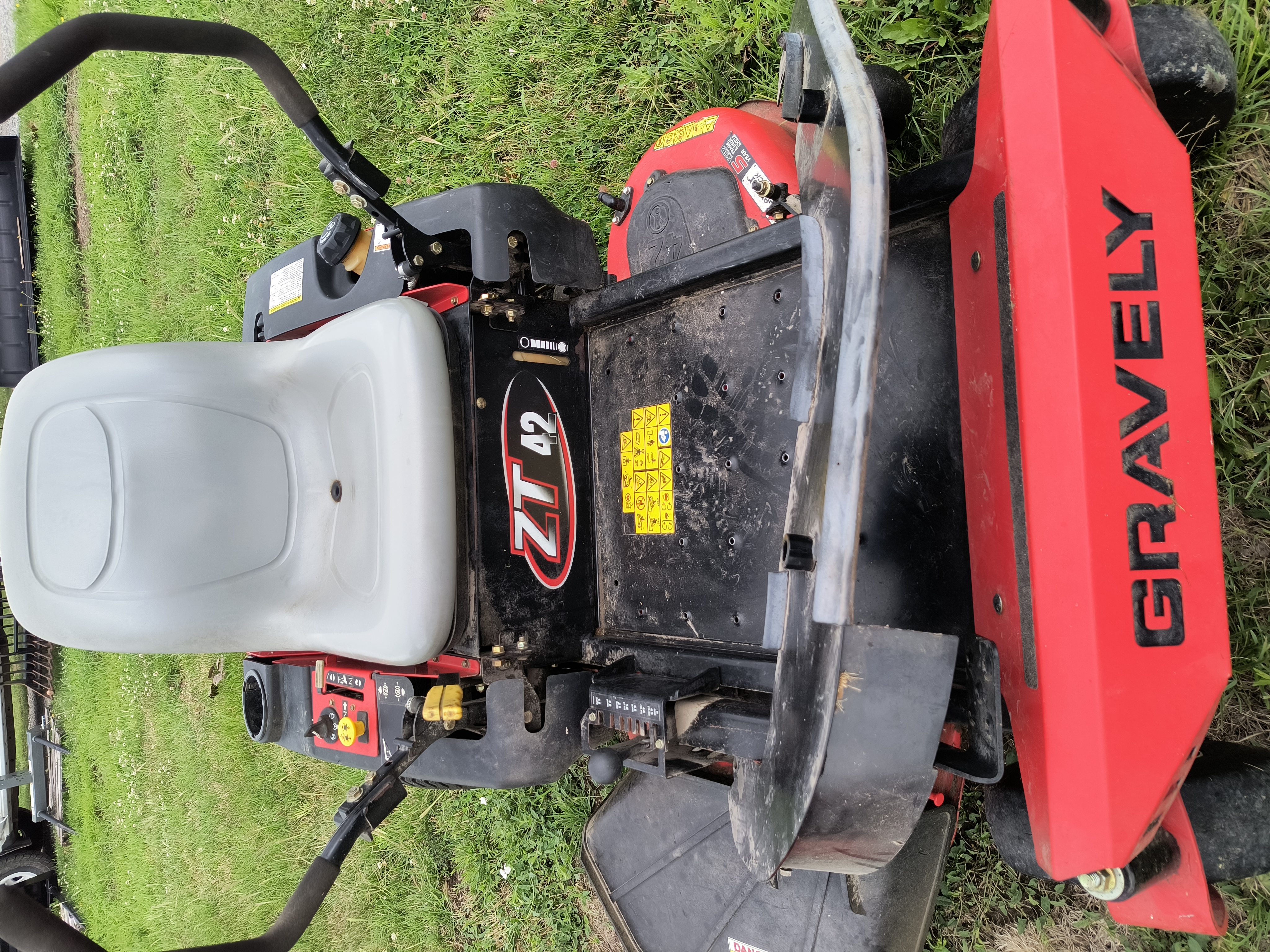 2012 Gravely ZT XL 42 Mower/Zero Turn