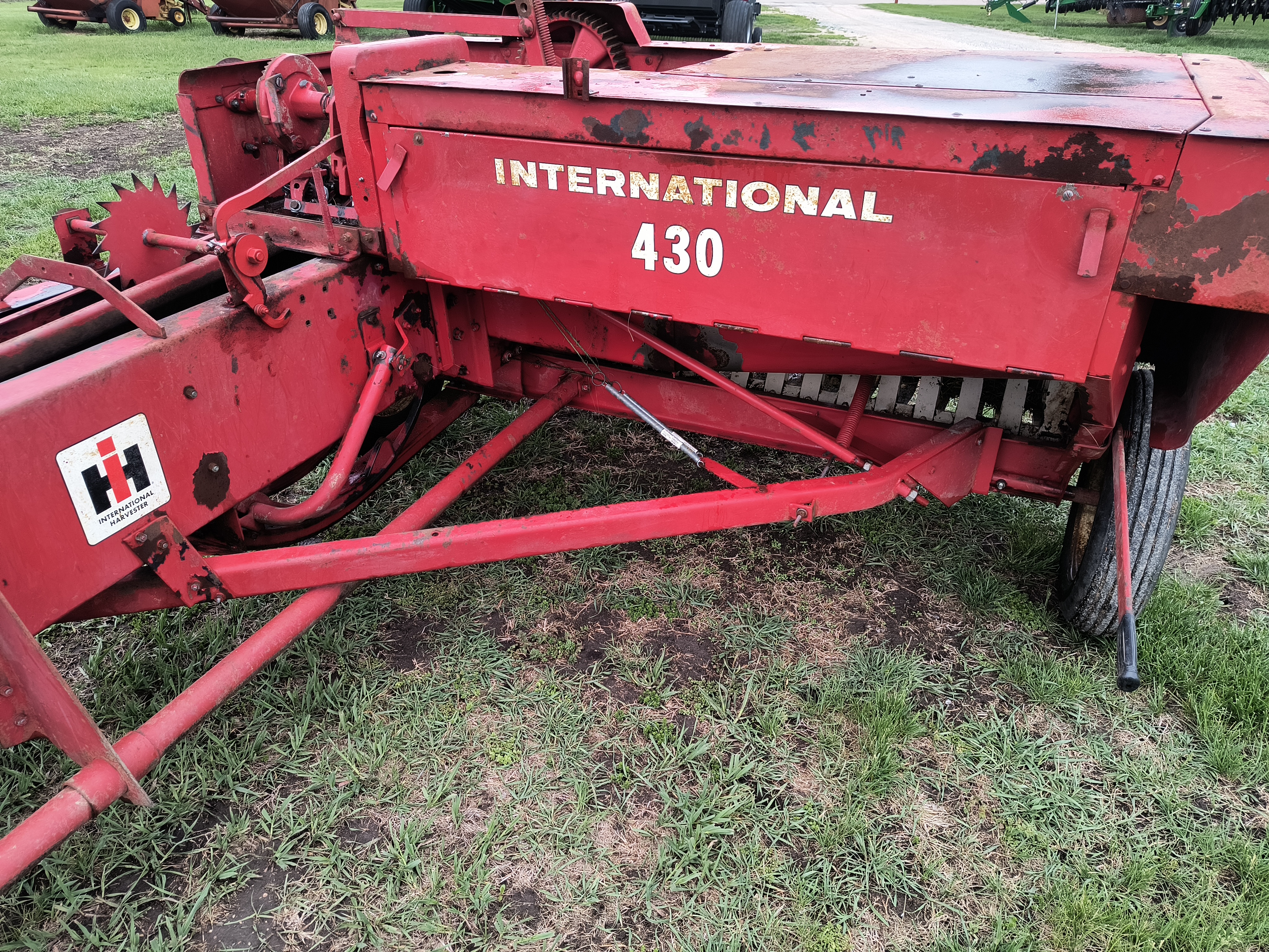 1975 International 430 Baler/Square