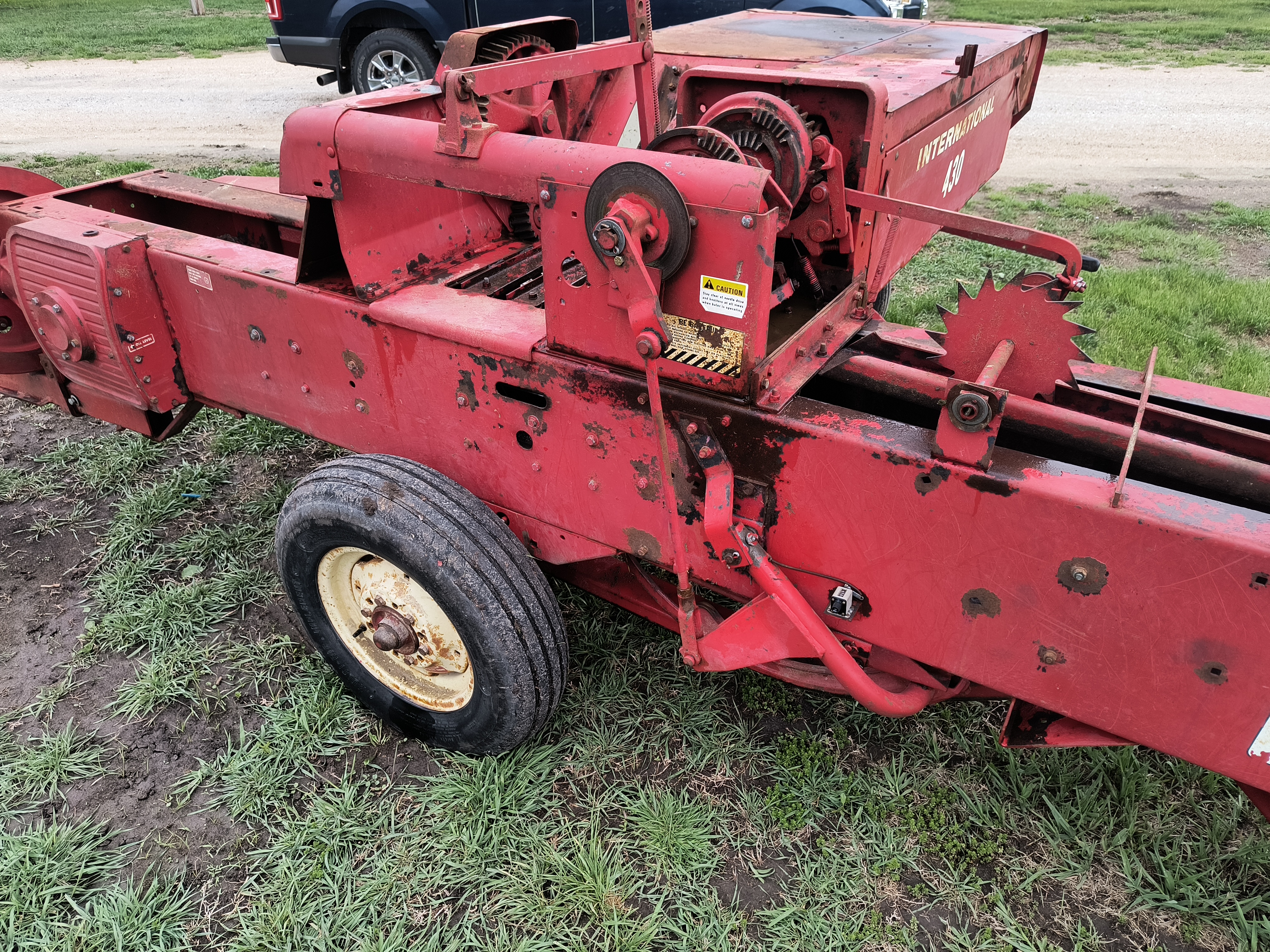 1975 International 430 Baler/Square