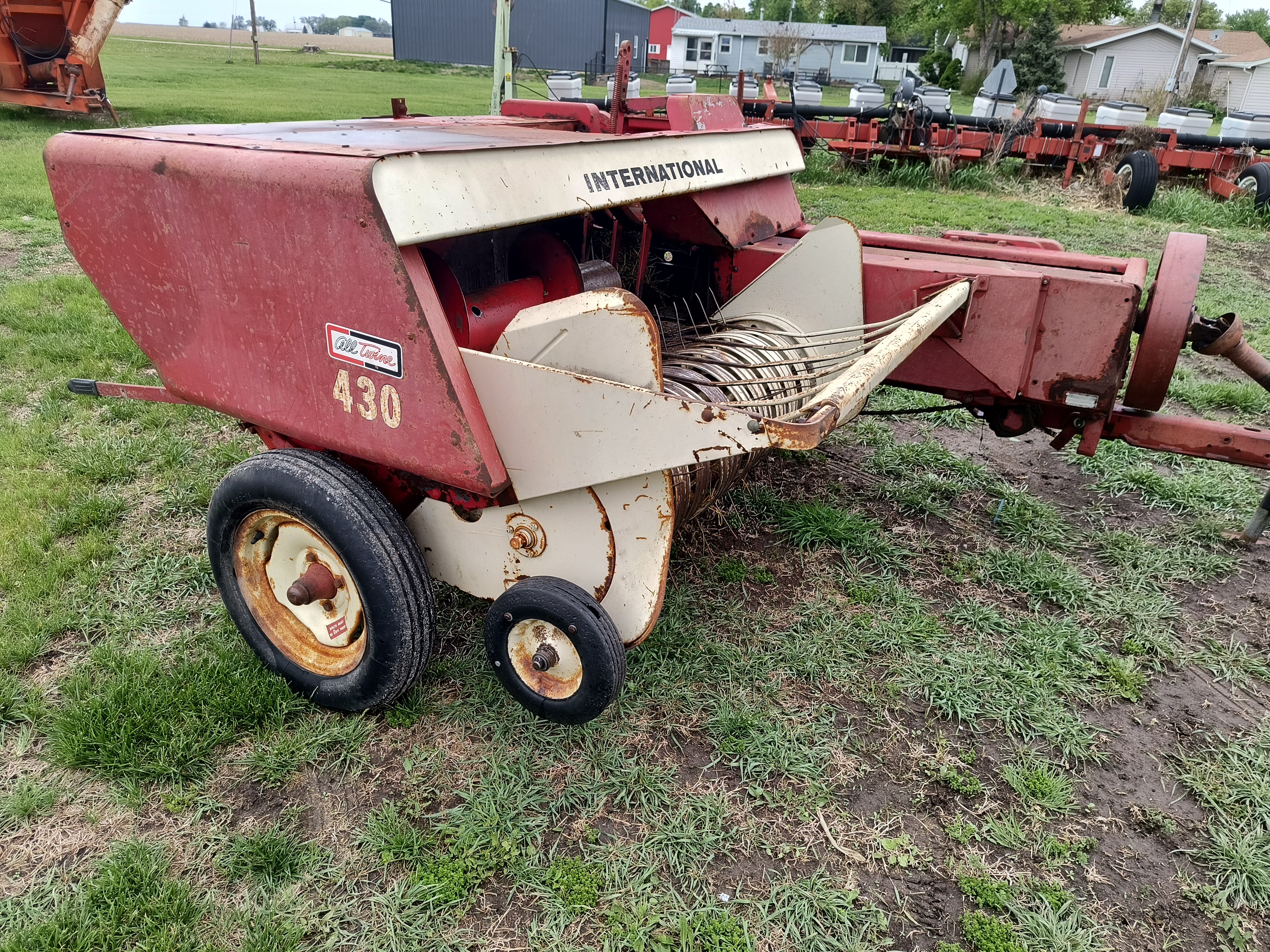 1975 International 430 Baler/Square