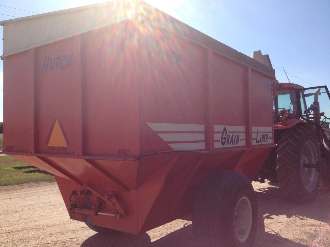 Hutchinson 400 Grain Cart