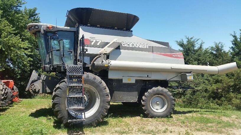 2011 Gleaner S77 Combine