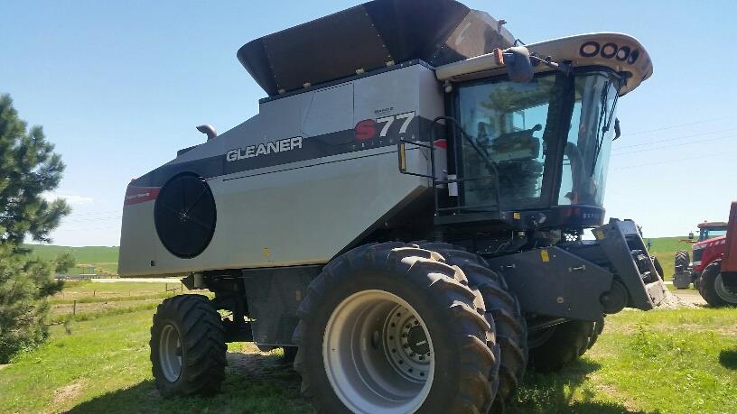 2011 Gleaner S77 Combine