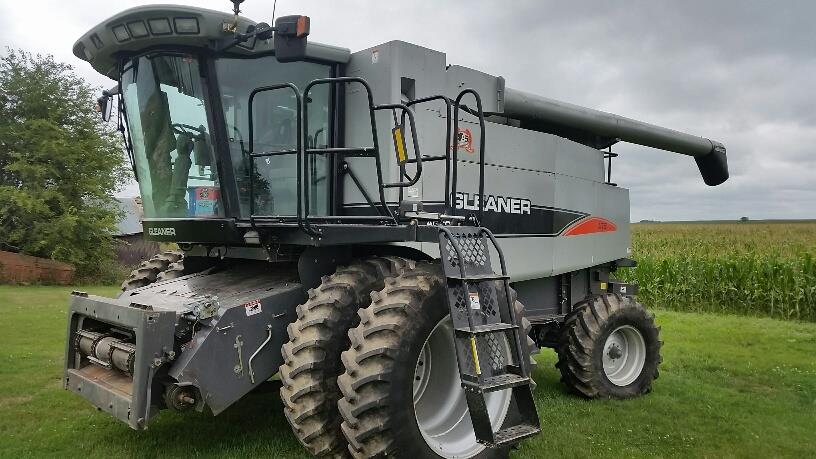 2008 Gleaner A75 Combine