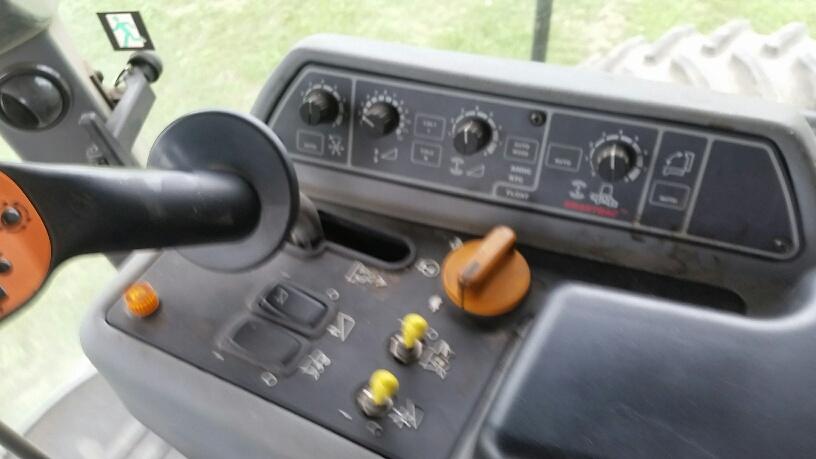 2008 Gleaner A75 Combine