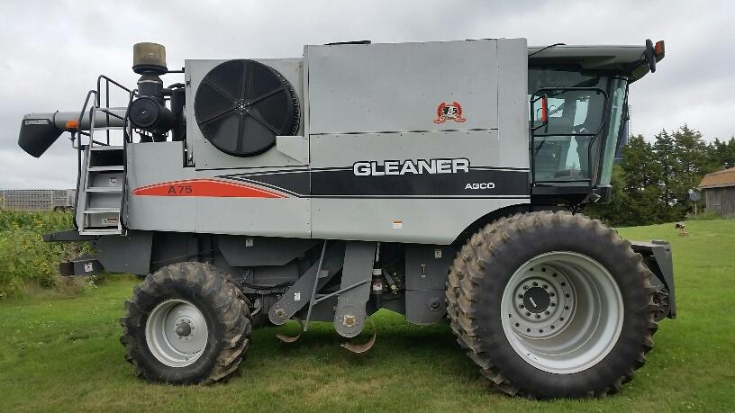 2008 Gleaner A75 Combine