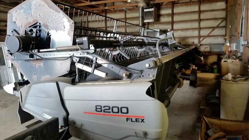 2008 Gleaner 8200 Header Flex