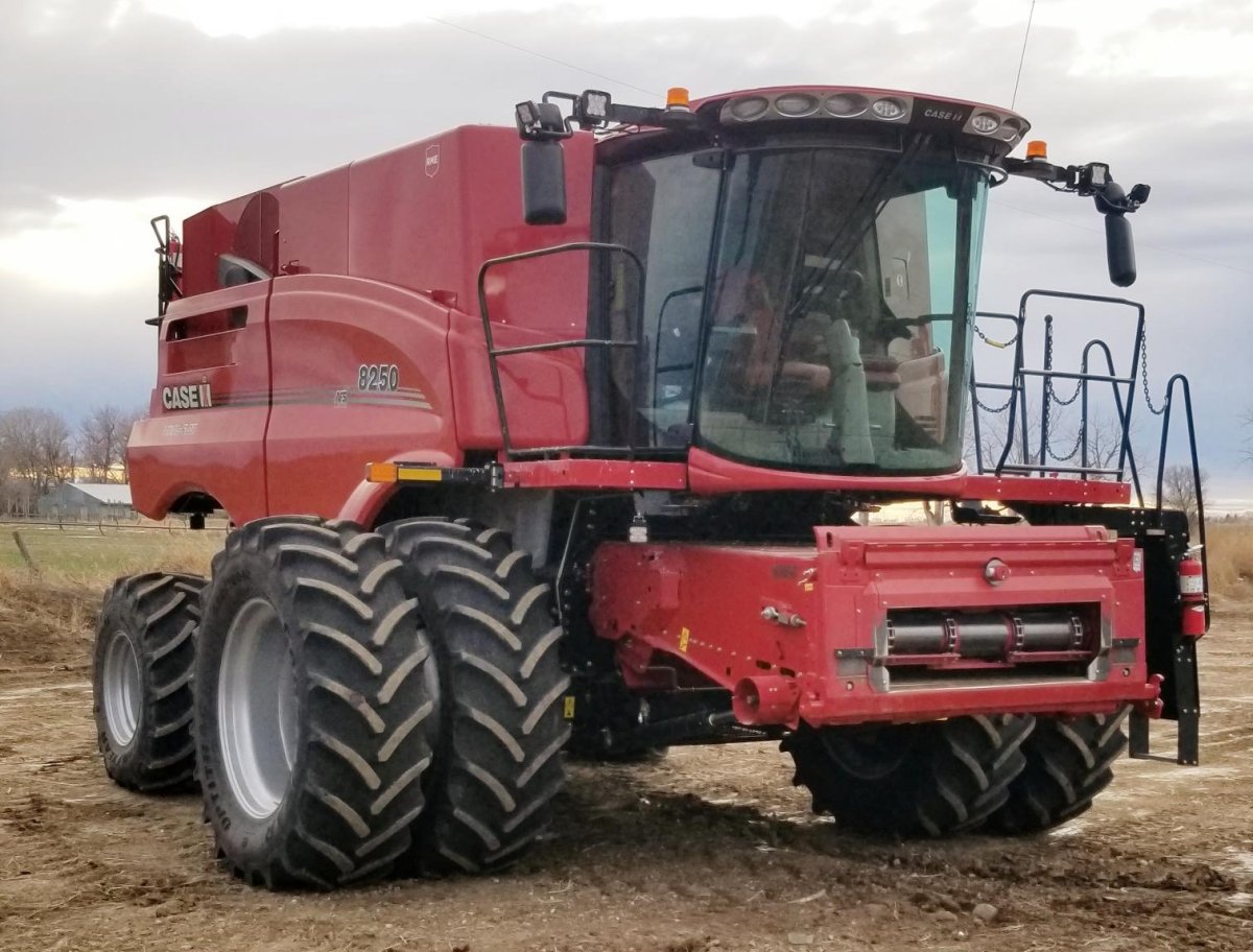 2023 Case 8250 Combine