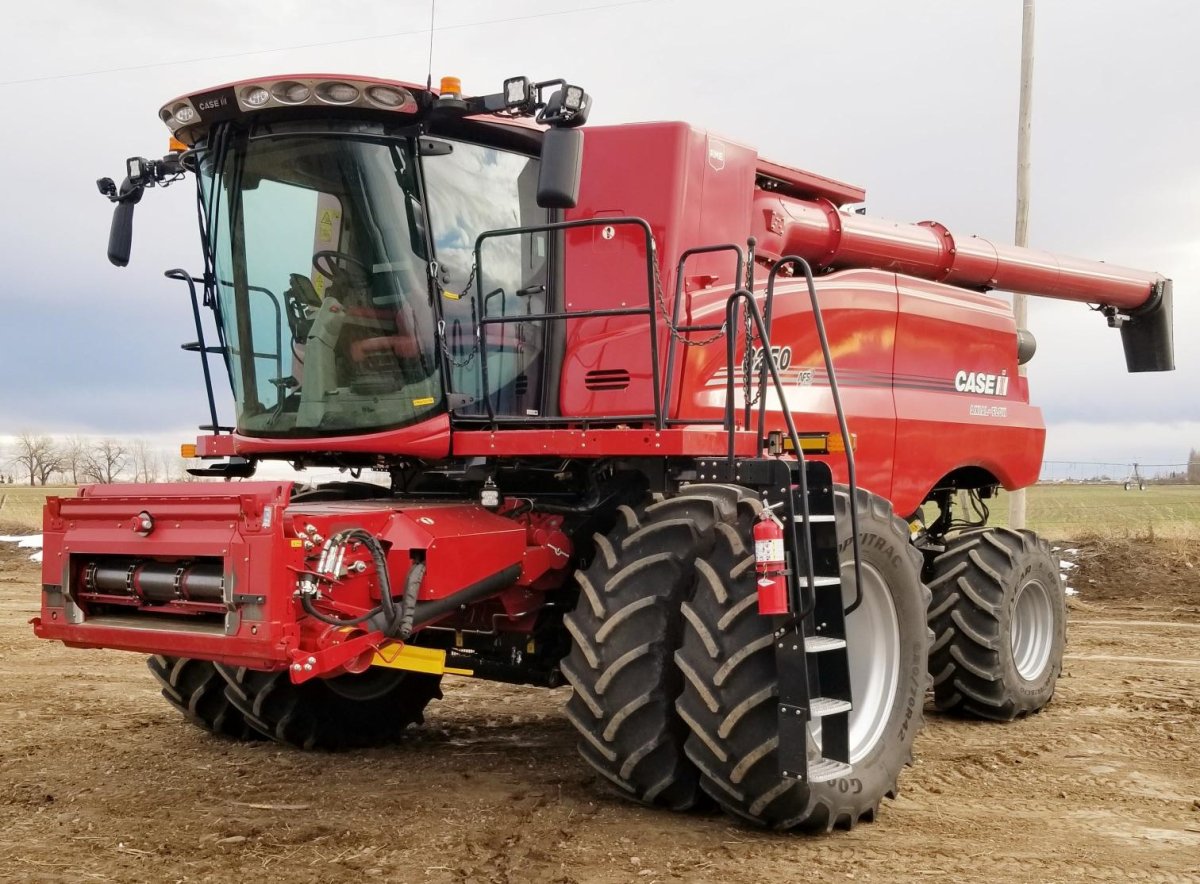 2023 Case 8250 Combine