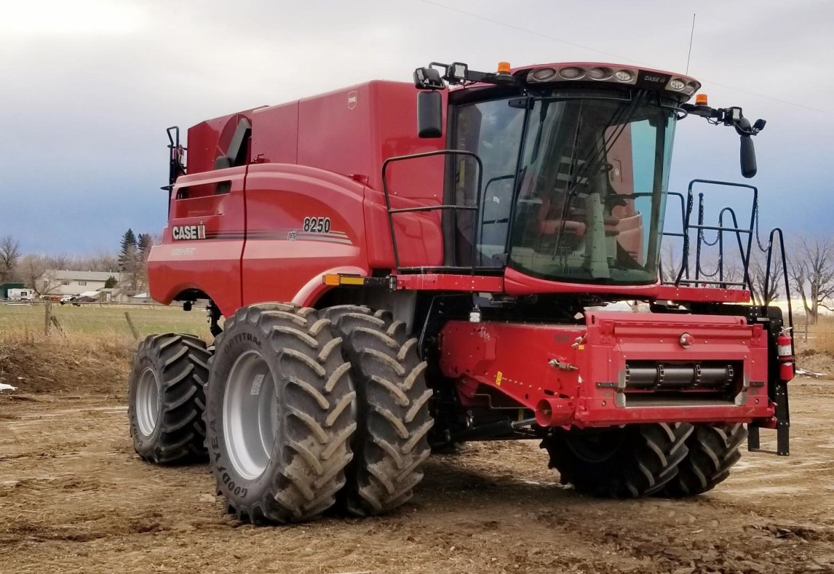 2023 Case 8250 Combine