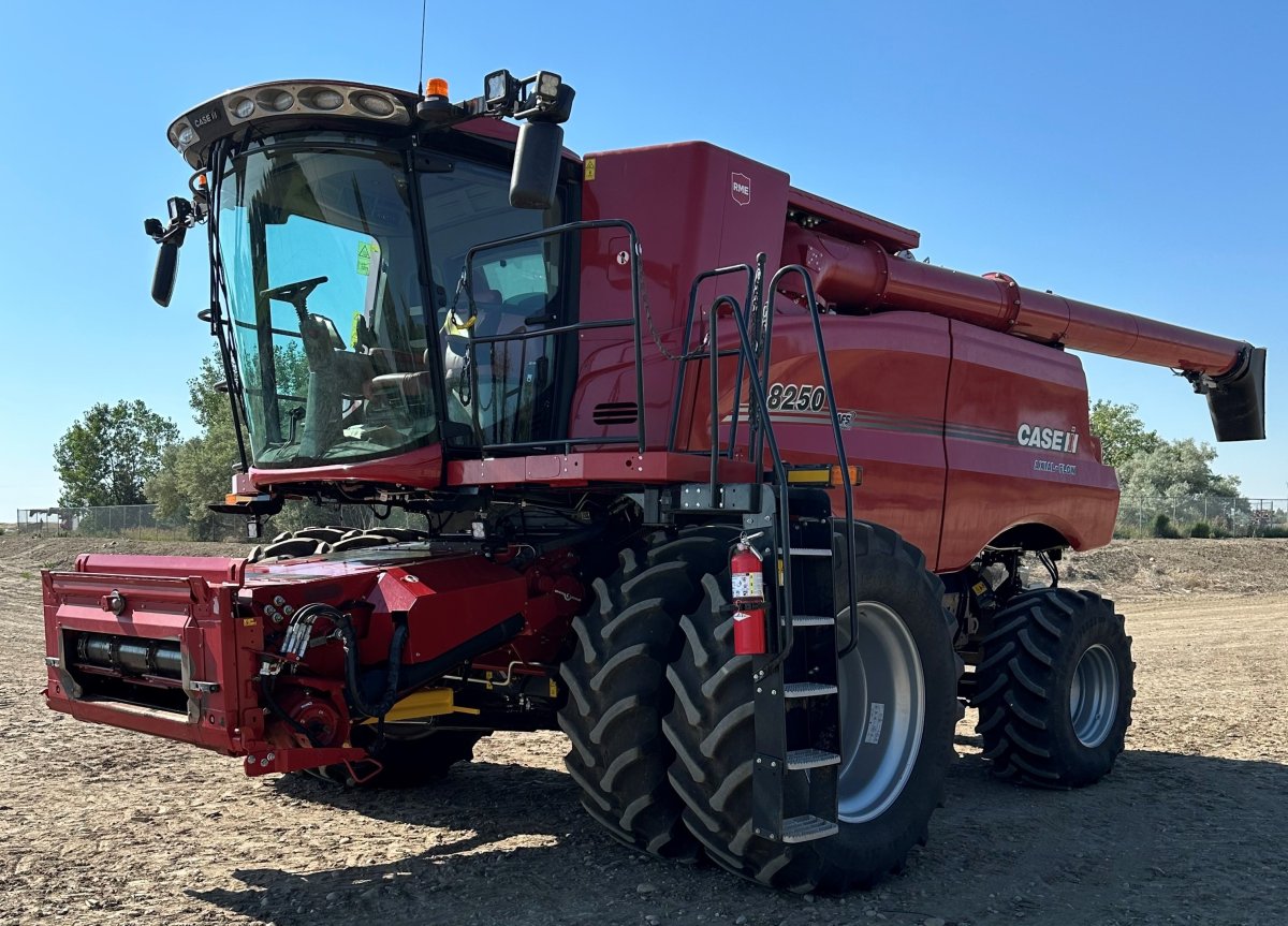 2022 Case 8250 Combine