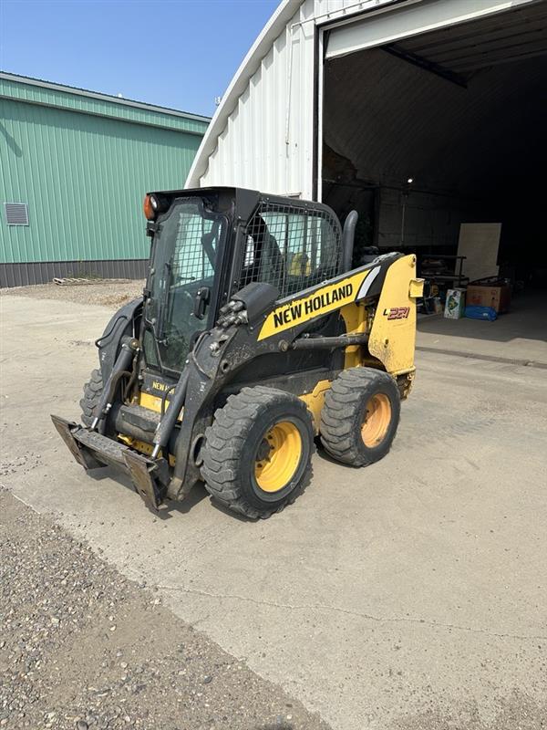 New Holland L221 Skid Steer Loader