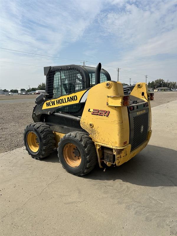 New Holland L221 Skid Steer Loader